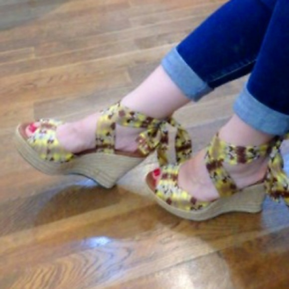 SOLD❌ UGG Australia Wedge Sandal/heels - Picture 6 of 9